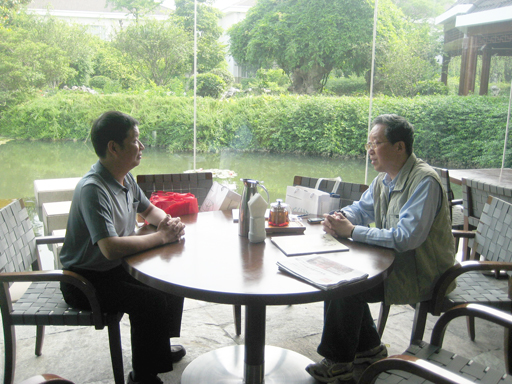 虹潤公司董事長林善平對菲尼克斯中國公司總裁李慕松先生進行拜訪學習