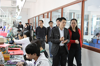 福建省委統(tǒng)戰(zhàn)部副部長、省工商聯(lián)黨組書記王玲視察虹潤公司